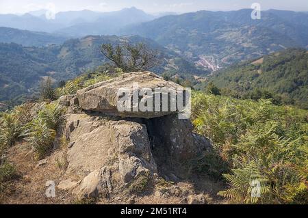 Dolmen Espanal nelle Asturie, Spagna Foto Stock