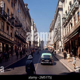 CALLE DEL BARRIO ALTO - FOTO AÑOS 60. Ubicazione: ESTERNO. LISBOA. PORTOGALLO. Foto Stock