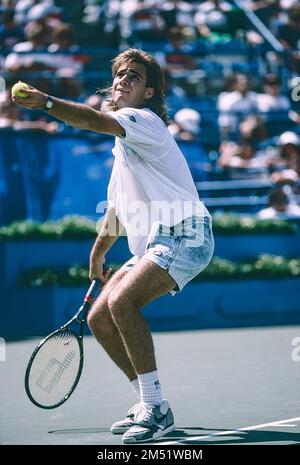 Andre Agassi (USA) in gara al US Open Tennis 1988. Foto Stock