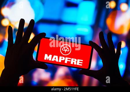 Brasile. 24th Dec, 2022. In questa immagine, il logo MAPFRE viene visualizzato sullo schermo di uno smartphone. (Foto di Rafael Henrique/SOPA Images/Sipa USA) Credit: Sipa USA/Alamy Live News Foto Stock