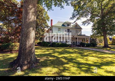 Carrollton, Georgia, USA-Ott 20, 2022: Storica Merrell House nel quartiere residenziale di Carrollton Sud il quartiere storico è stato costruito nel 1852 a Victoria Que Foto Stock