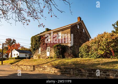 Lisbona, Ohio, USA-ott 21, 2022: Storica casa di pietra costruita nel 1808 nel centro di Lisbona, Ohio, fondata nel 1803. Foto Stock