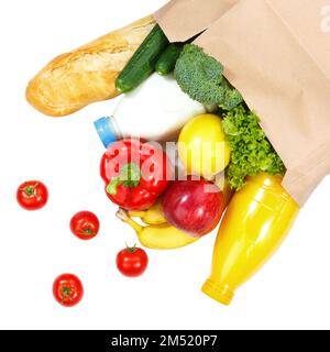 Acquisto cibo acquisti frutta e verdura quadrato da sopra sacchetto di carta isolato su uno sfondo bianco Foto Stock