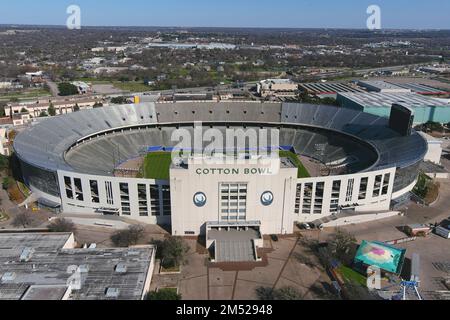 Una vista aerea generale del Cotton Bowl Stadium al parco State Fair of Texas, martedì 20 dicembre 2022, a Dallas. Foto Stock