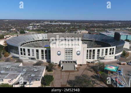 Una vista aerea generale del Cotton Bowl Stadium al parco State Fair of Texas, martedì 20 dicembre 2022, a Dallas. Foto Stock