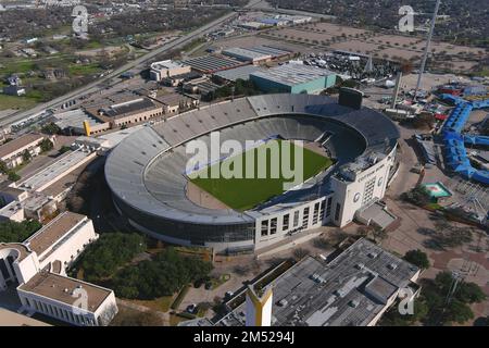 Una vista aerea generale del Cotton Bowl Stadium al parco State Fair of Texas, martedì 20 dicembre 2022, a Dallas. Foto Stock