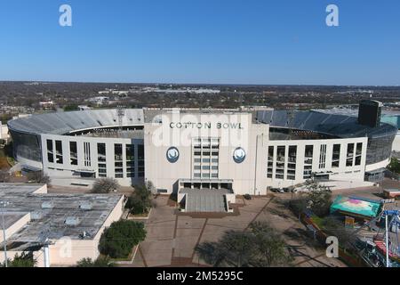 Una vista aerea generale del Cotton Bowl Stadium al parco State Fair of Texas, martedì 20 dicembre 2022, a Dallas. Foto Stock