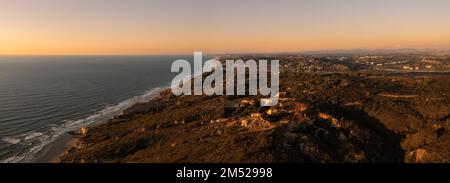 Broken Hill presso la riserva naturale statale di Torrey Pines e il parco statale la Jolla San Diego, California, tramonto sull'oceano Foto Stock