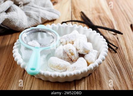 Vanillekipferl, biscotti di Natale tradizionali tedeschi e austriaci Foto Stock