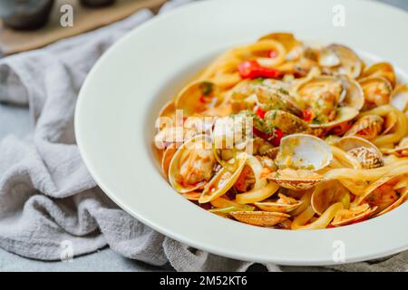 Speziato e delizioso cibo cinese Clam Mara spaghed noodle piatto Foto Stock