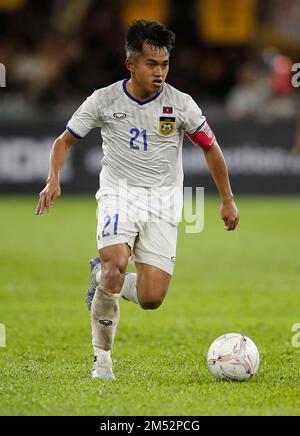 Kuala Lumpur, Malesia. 24th Dec, 2022. Phithack Kongmathilath of Laos in azione durante la partita AFF Mitsubishi Electric Cup 2022 tra Malesia e Laos al Bukit Jalil National Stadium Final Score; Malesia 5:0 Laos Credit: SOPA Images Limited/Alamy Live News Foto Stock