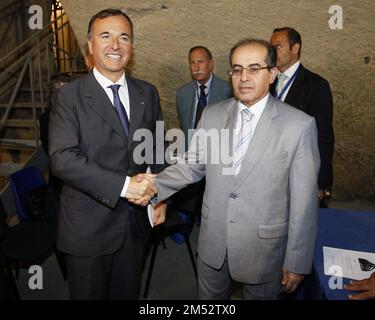 Repertorio fotografico, Italia. 25th Dec, 2022. NAPOLI, CONGRESSO INTERNAZIONALE PRIMAVERA ARABA ED EUROPA NELLA FOTO IL MINISTRO DEGLI ESTERI FRANCO FRATTINI, IL PRIMO MINISTRO LIBICO JIBRIL MAHMUD (NAPOLI - 2011-06-17, Napolipress/Fotogramma/giacominofoto) ps la foto può essere utilizzata nel contesto in cui è stata scattata, E senza intento diffamatorio della decenza delle persone rappresentate solo uso Editoriale Credit: Independent Photo Agency/Alamy Live News Foto Stock