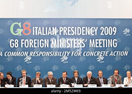 Repertorio fotografico, Italia. 25th Dec, 2022. Riunione dei G8 ministri degli Esteri. Conferenza stampa, da sinistra David Miliband, William Burns, Bernard Kouchner, Lawrence Cannon, Franco Frattini, Yasuhiro Nakasone, Frank Walter Steinmeier, Sergey Lavrov, jan Kohout, Ferrero Waldner (Trieste - 2009-06-26, Foto Giuliano Koren) ps la foto può essere utilizzata rispettando il contesto in cui è stata scattata, e senza denigratorio intenti della dignità delle persone rappresentate solo uso Editoriale credito: Agenzia indipendente per le foto/Alamy Live News Foto Stock