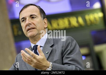 Repertorio fotografico, Italia. 25th Dec, 2022. Un CAFFÈ CON IL RAPPRESENTANTE FRANCO FRATTINI (ROMA - 2012-10-10, Giacomo Quilici/Fotogramma) ps la foto può essere utilizzata nel rispetto del contesto in cui è stata scattata, e senza intenti diffamatori del decoro delle persone rappresentate solo uso Editoriale Credit: Independent Photo Agency/Alamy Live News Foto Stock