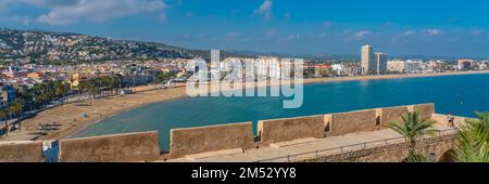 Vista sulla costa di Peniscola nella Costa del Azahar a Castellon, Comunità Valenciana Foto Stock