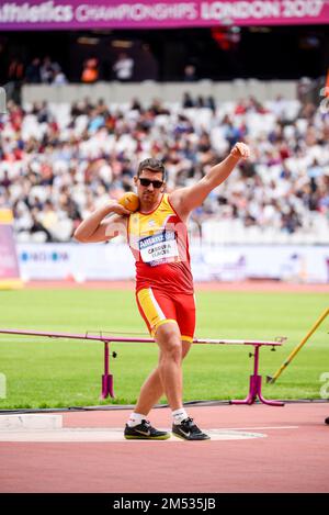 Hector Cabrera Llacer gareggia nel Men's F12 Shot Put nei Campionati mondiali di atletica paracadutistica del London Stadium, Regno Unito. Spagnolo para atleta Foto Stock