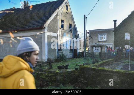 Krasny Les, Repubblica Ceca. 25th Dec, 2022. Dopo una pausa di due anni, un orologio astronomico con 12 apostoli dal vivo è stato lanciato a Krasny Les, Repubblica Ceca, il 25 dicembre 2022. Secondo gli organizzatori, è unico al mondo. Credit: Vit Cerny/CTK Photo/Alamy Live News Foto Stock