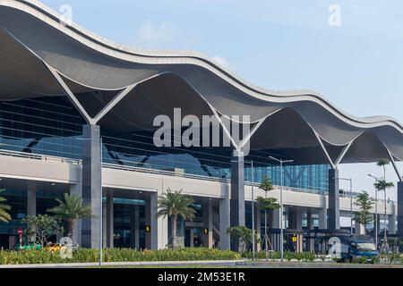 CAM Ranh, Vietnam - 2 ottobre 2019: La parte anteriore della costruzione dell'aeroporto internazionale nella città. Foto Stock