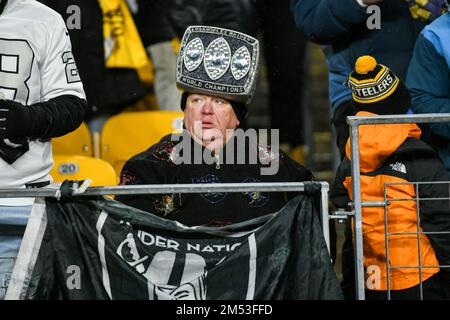 Pittsburgh, Pennsylvania, Stati Uniti. 24th Dec, 2022. 24th dicembre 2022 tifosi dei Las Vegas Raiders durante Pittsburgh Steelers contro i Las Vegas Raiders a Pittsburgh, PA. Jake Mysliwczyk/BMR (Credit Image: © Jake Mysliwczyk/BMR via ZUMA Press Wire) Foto Stock