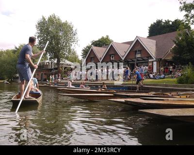 Cherwell Boathouse, Oxford, Regno Unito, in un intenso pomeriggio di luglio nel 2015 Foto Stock