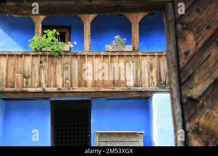 Architettura popolare tradizionale al Museo etnografico all'aperto Astra, a Sibiu, Romania. Foto Stock