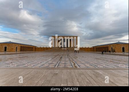 ANKARA, TURCHIA - 14 DICEMBRE 2020: Mausoleo di Ataturk in Anitkabir fuori Foto Stock