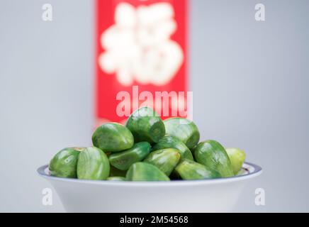 BINZHOU, CINA - 25 DICEMBRE 2022 - l'aglio di Laba è visto in Binzhou, provincia di Shandong della Cina orientale, 25 dicembre 2022. L'aglio LABA è uno spuntino tradizionale Foto Stock