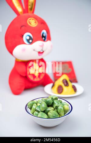 BINZHOU, CINA - 25 DICEMBRE 2022 - l'aglio di Laba è visto in Binzhou, provincia di Shandong della Cina orientale, 25 dicembre 2022. L'aglio LABA è uno spuntino tradizionale Foto Stock