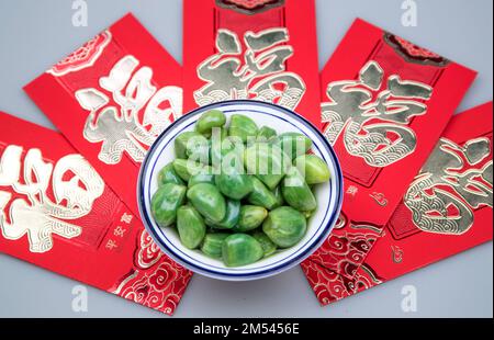 BINZHOU, CINA - 25 DICEMBRE 2022 - l'aglio di Laba è visto in Binzhou, provincia di Shandong della Cina orientale, 25 dicembre 2022. L'aglio LABA è uno spuntino tradizionale Foto Stock