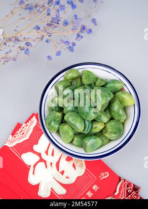 BINZHOU, CINA - 25 DICEMBRE 2022 - l'aglio di Laba è visto in Binzhou, provincia di Shandong della Cina orientale, 25 dicembre 2022. L'aglio LABA è uno spuntino tradizionale Foto Stock