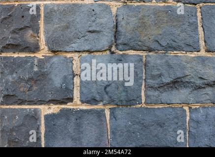 Un vecchio muro in mattoni di pietra blu - perfetto per le carte da parati Foto Stock