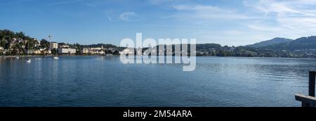 Vista di Gmunden e del lago Traun da Seeschloss Ort, Gmunden, alta Austria, Austria Foto Stock