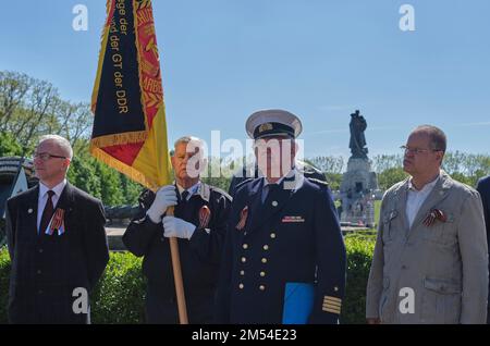 Germania, Berlino, 09. 05. 2020, Giornata della Vittoria (sul fascismo di Hitler), Memoriale sovietico Berlino-Treptow, GDR Fans Foto Stock