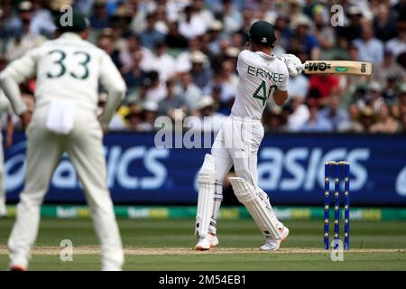 Melbourne, Australia, 26 dicembre 2022. Sarel Erwee del Sud Africa ha fatto i batti durante il Boxing Day Test Match tra Australia e Sud Africa al Melbourne Cricket Ground il 26 dicembre 2022 a Melbourne, Australia. Credit: Dave Hewison/Speed Media/Alamy Live News Foto Stock