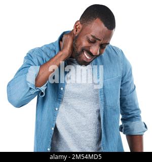 Och. Studio shot di un giovane che tiene il collo in dolore su uno sfondo bianco. Foto Stock