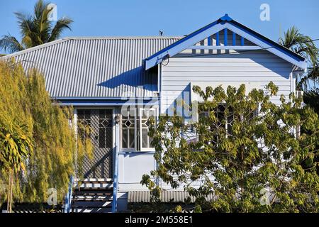 362 Low-set Queenslander tipo casa singola nel centro della città. Cairns-Australia. Foto Stock