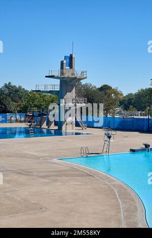 Montreal, Quebec, Canada 14 settembre 2018: Piscina del Parco Jean-Drapeau a Montreal, Canada. Torre per immersioni. Foto Stock