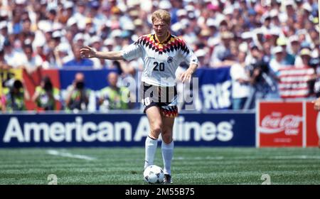 Chicago, Stato di Vereinigte. 26th Dec, 2022. firo, archivio 17.06.1994 foto, archivio foto, archivio, archivio foto calcio, Calcio, COPPA DEL MONDO 1994 USA, 94 fase di gruppo, gruppo C, gioco di apertura, 1st gioco 1 Germania - Bolivia 1:0 Stefan Effenberg, azione singola Credit: dpa/Alamy Live News Foto Stock