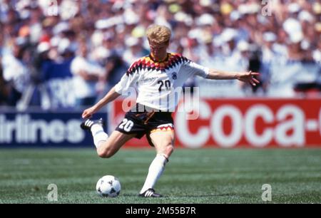 Chicago, Stato di Vereinigte. 26th Dec, 2022. firo, archivio 17.06.1994 foto, archivio foto, archivio, archivio foto calcio, Calcio, COPPA DEL MONDO 1994 USA, 94 fase di gruppo, gruppo C, gioco di apertura, 1st gioco 1 Germania - Bolivia 1:0 Stefan Effenberg, azione singola Credit: dpa/Alamy Live News Foto Stock