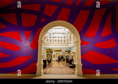 Sol LeWitt: Affinità e risonanze, un sorprendente dipinto da parete di 300 metri quadrati intitolato Wall Drawing #955: Loopy doopy, The Art Gallery of New Sout Foto Stock