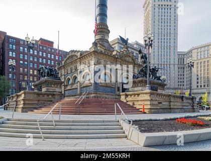 Monumento ai soldati e ai marinai di Cleveland, progettato e scolpito da Levi Scofield, veterano del 103rd° Reggimento della Fanteria Volontario dell'Ohio. Foto Stock