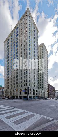 Edificio standard rivestito di terra cotta, costruito nel 1924 come Confraternita della Banca degli ingegneri locomotiva, è stato restaurato come un alto edificio di appartamenti. Foto Stock