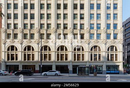 Edificio standard rivestito di terra cotta, costruito nel 1924 come Confraternita della Banca degli ingegneri locomotiva, è stato restaurato come un alto edificio di appartamenti. Foto Stock