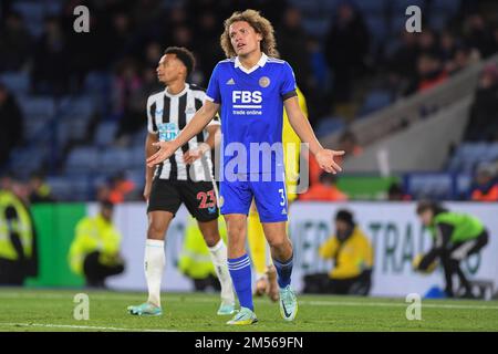 Leicester, Regno Unito. 26th Dec 2022. Wout Faes di Leicester City gesta all'arbitro durante la partita della Premier League tra Leicester City e Newcastle United al King Power Stadium di Leicester lunedì 26th dicembre 2022. (Credit: Jon Hobley | NOTIZIE MI) Credit: NOTIZIE MI & Sport /Alamy Live News Foto Stock