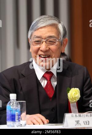 Tokyo, Giappone. 26th Dec, 2022. Il governatore della Banca del Giappone Haruhiko Kuroda partecipa a una riunione annuale dei consiglieri del più grande gruppo commerciale giapponese Keidanren presso la sede centrale di Keidanren a Tokyo lunedì 26 dicembre 2022. Credit: Yoshio Tsunoda/AFLO/Alamy Live News Foto Stock