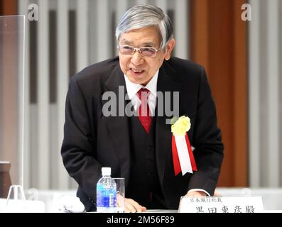 Tokyo, Giappone. 26th Dec, 2022. Il governatore della Banca del Giappone Haruhiko Kuroda partecipa a una riunione annuale dei consiglieri del più grande gruppo commerciale giapponese Keidanren presso la sede centrale di Keidanren a Tokyo lunedì 26 dicembre 2022. Credit: Yoshio Tsunoda/AFLO/Alamy Live News Foto Stock