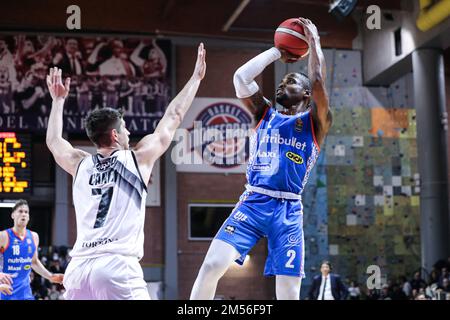 Italy-Casale (al) 26/12/2022 - Iroegblu Ike durante la partita del Campionato Italiano di Basket A1 Bertram Derthona Basket Tortona vs NutriBullet Treviso (90-95) vince Treviso Credit: Norberto Maccagno/Alamy Live News Foto Stock