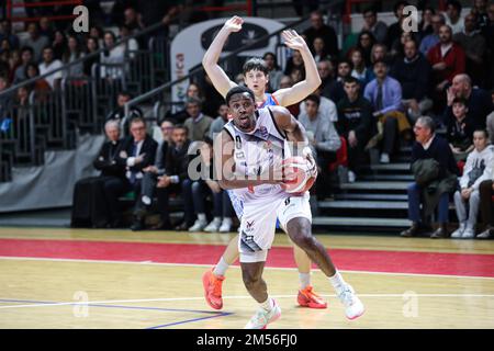 Italy-Casale (al) 26/12/2022 - Christon Sema durante la partita del Campionato Italiano di Basket A1 Bertram Derthona Basket Tortona vs NutriBullet Treviso (90-95) vince Treviso Credit: Norberto Maccagno/Alamy Live News Foto Stock