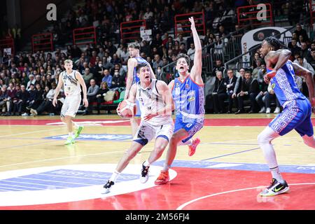 Italy-Casale (al) 26/12/2022 Candi Leonardo durante la partita del Campionato Italiano di Basket A1 Bertram Derthona Basket Tortona vs NutriBullet Treviso (90-95) vince Treviso Credit: Norberto Maccagno/Alamy Live News Foto Stock