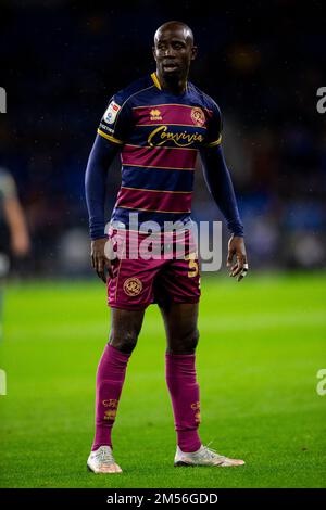 Cardiff, Regno Unito. 26th Dec, 2022. Albert Adomah di Queens Park Rangers in azione. Partita del campionato EFL Skybet, Cardiff City contro Queens Park Rangers al Cardiff City Stadium di Cardiff, Galles, lunedì 26th dicembre 2022. Questa immagine può essere utilizzata solo per scopi editoriali. Solo per uso editoriale, licenza richiesta per uso commerciale. Non è utilizzabile nelle scommesse, nei giochi o nelle pubblicazioni di un singolo club/campionato/giocatore. pic di Lewis Mitchell/Andrew Orchard sports photography/Alamy Live news Credit: Andrew Orchard sports photography/Alamy Live News Foto Stock